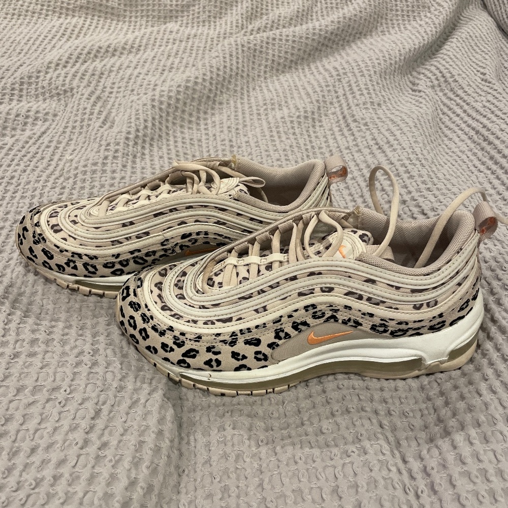 Nike leopard shoes